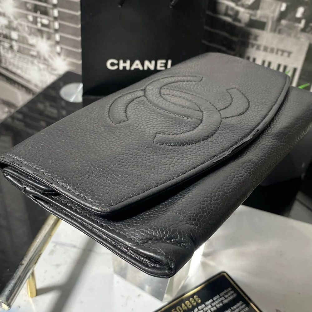 Authentic CHANEL Timeless CC Logo Caviar Leather Purse Wallet - Picture 16 of 17